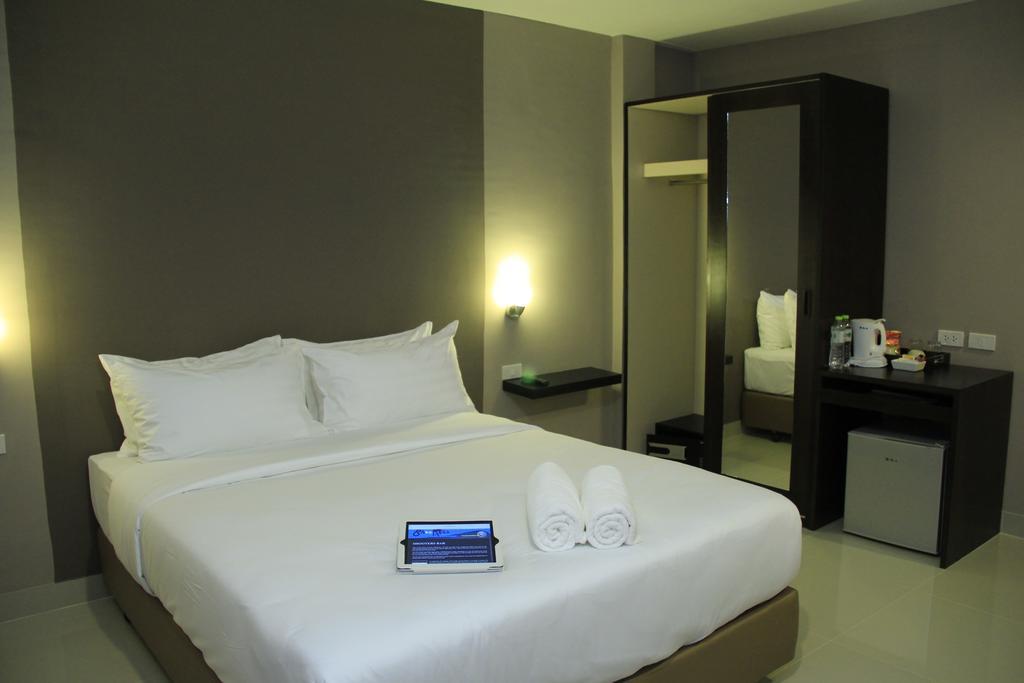 Shooters Guesthouse Pattaya Værelse billede