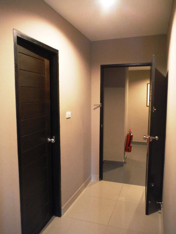 Shooters Guesthouse Pattaya Værelse billede