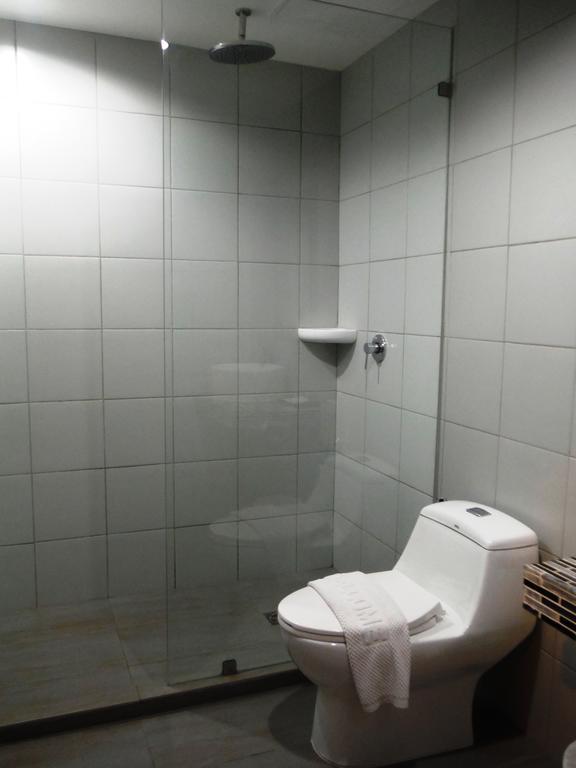 Shooters Guesthouse Pattaya Værelse billede